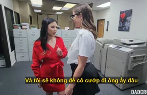 Xé toạc quần tất của Isabelle và quan hệ với cái lồn ướt át của cô ấy theo kiểu chó