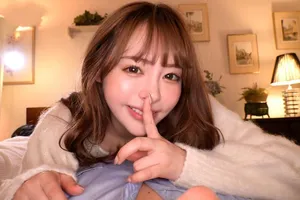 Con đĩ trong đôi tất mỏng màu da đã dùng tay + chân để quan hệ với tôi và phun tinh dịch!
