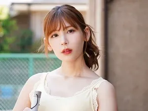 Anh kế về nhà bắt gặp cô bạn gái đang chơi với quả dưa chuột