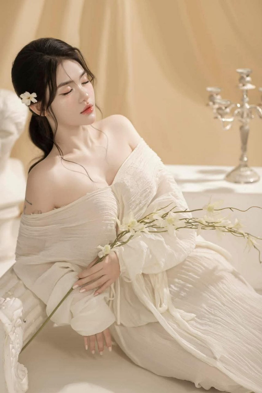 Liếm, Cưỡi, Xuất tinh trên mặt - Annie's Wild Sex